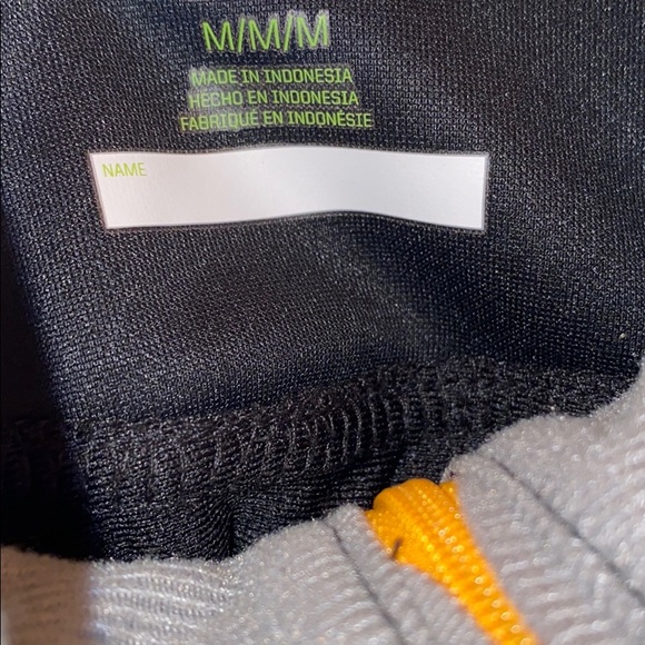 Bruins Pullover - Picture 6 of 6